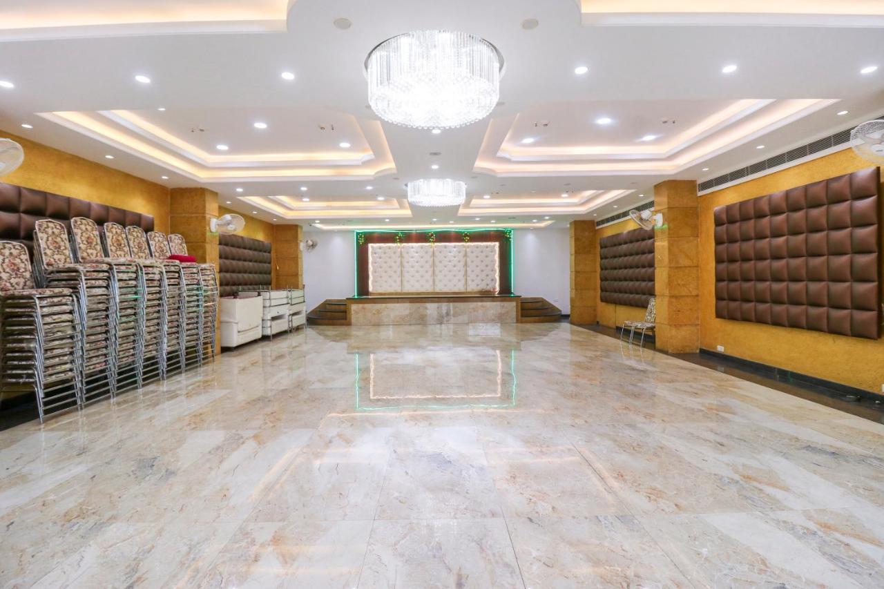 מלון ורנאסי Oyo Flagship 69860 Mastana Palace מראה חיצוני תמונה
